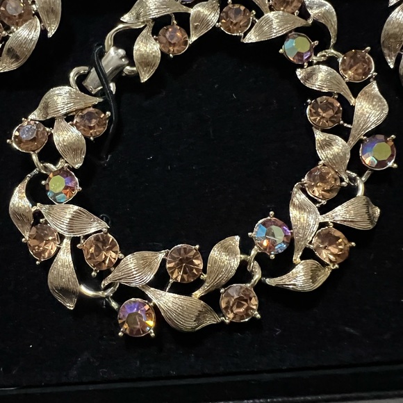 Lisner brand Vintage gold plated set of clip on earring and bracelet NWT in OB - Picture 8 of 11